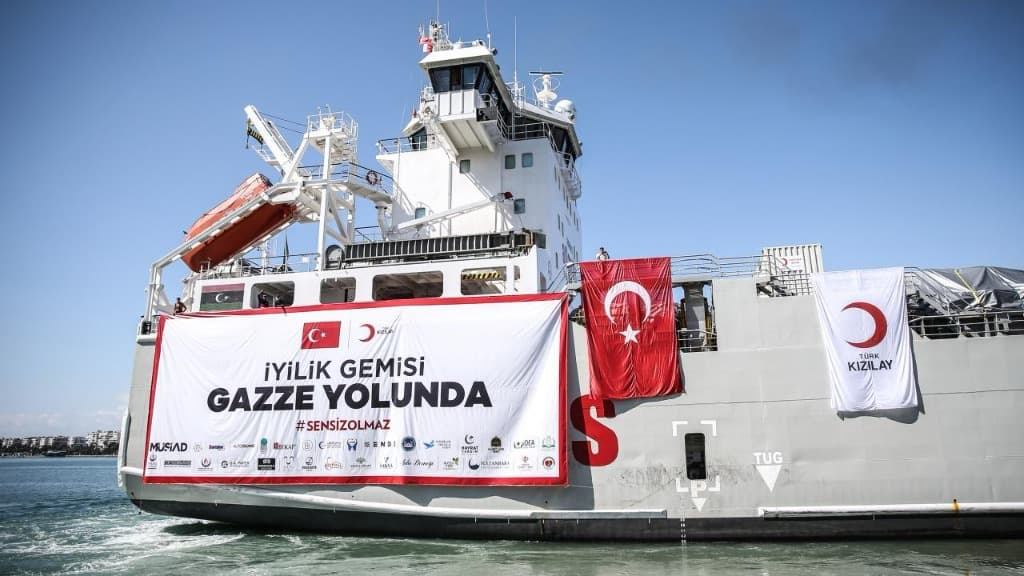 Gazze için hazırlanan İyilik Gemisi yardım çalışması